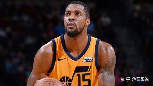 费沃斯在2010年选秀大会第一轮第三顺位被布鲁克林篮网队选中,费沃斯