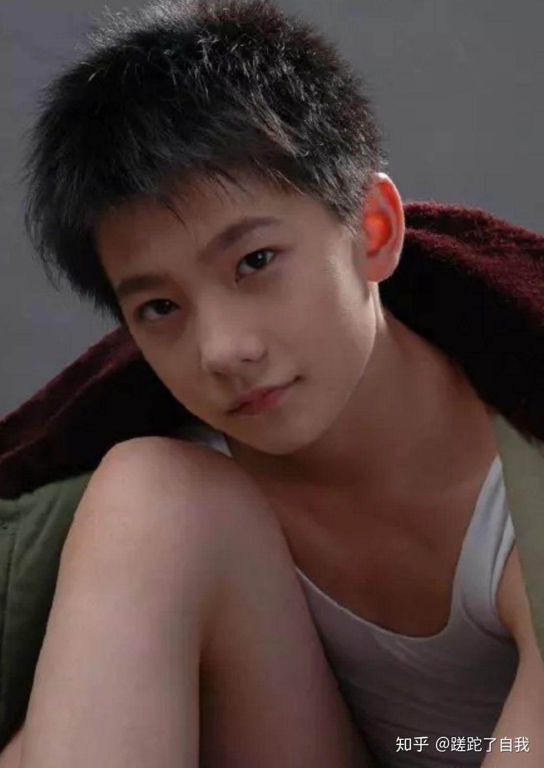 具有少年感时期的杨洋是什么样的