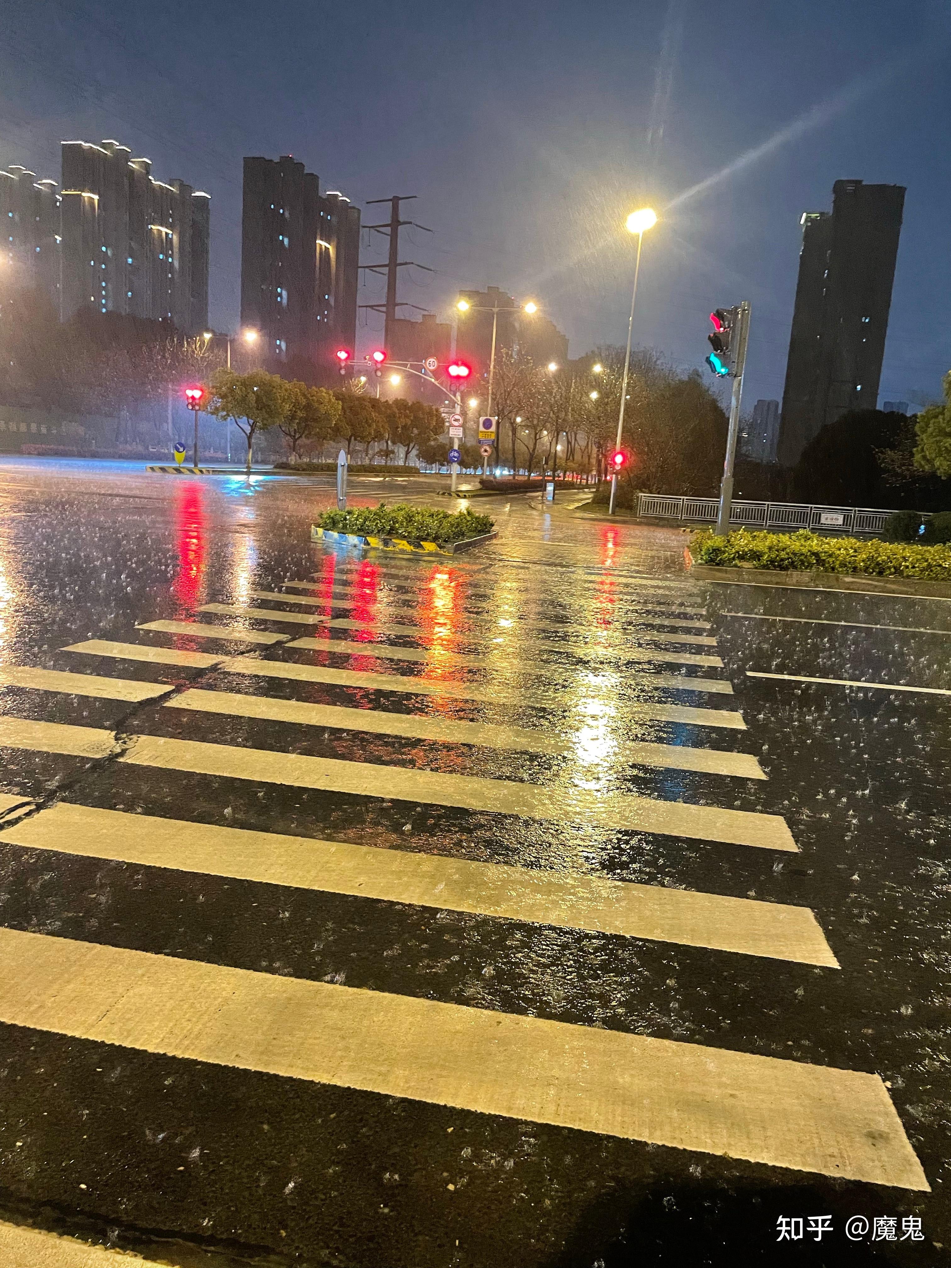不打伞更浪漫 - 知乎