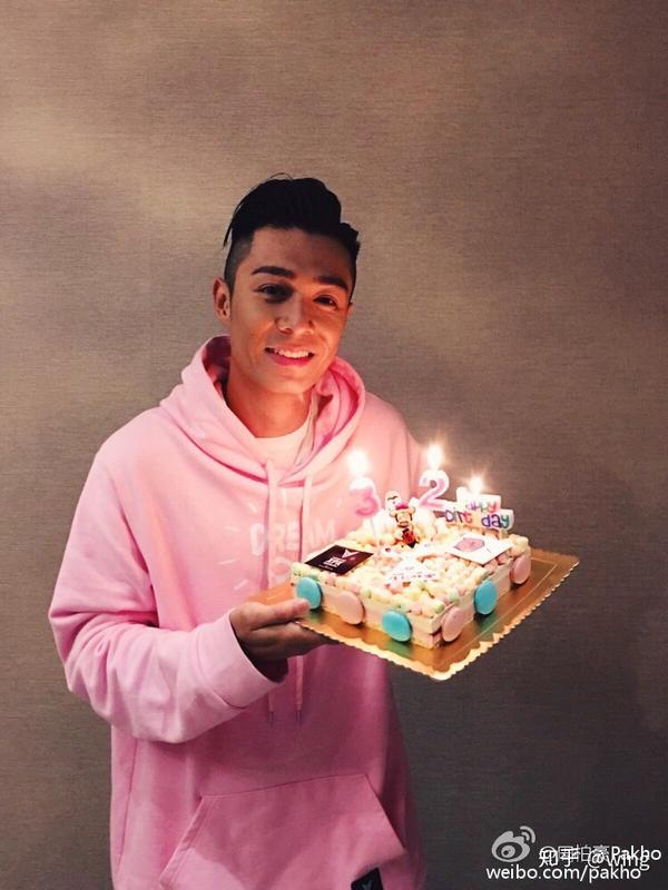 有没有哪个男明星穿粉色衣服好看?