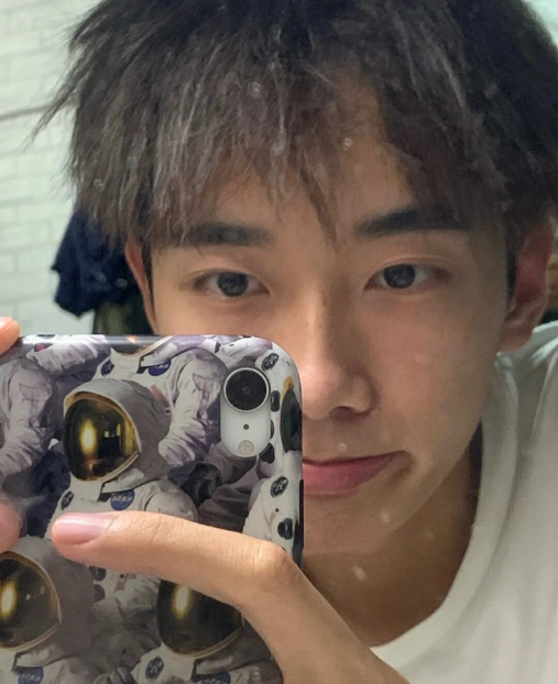 杰肤泉男士发蜡洗完头,弄一个帅气的发型,绝对会提升一大截颜值而且