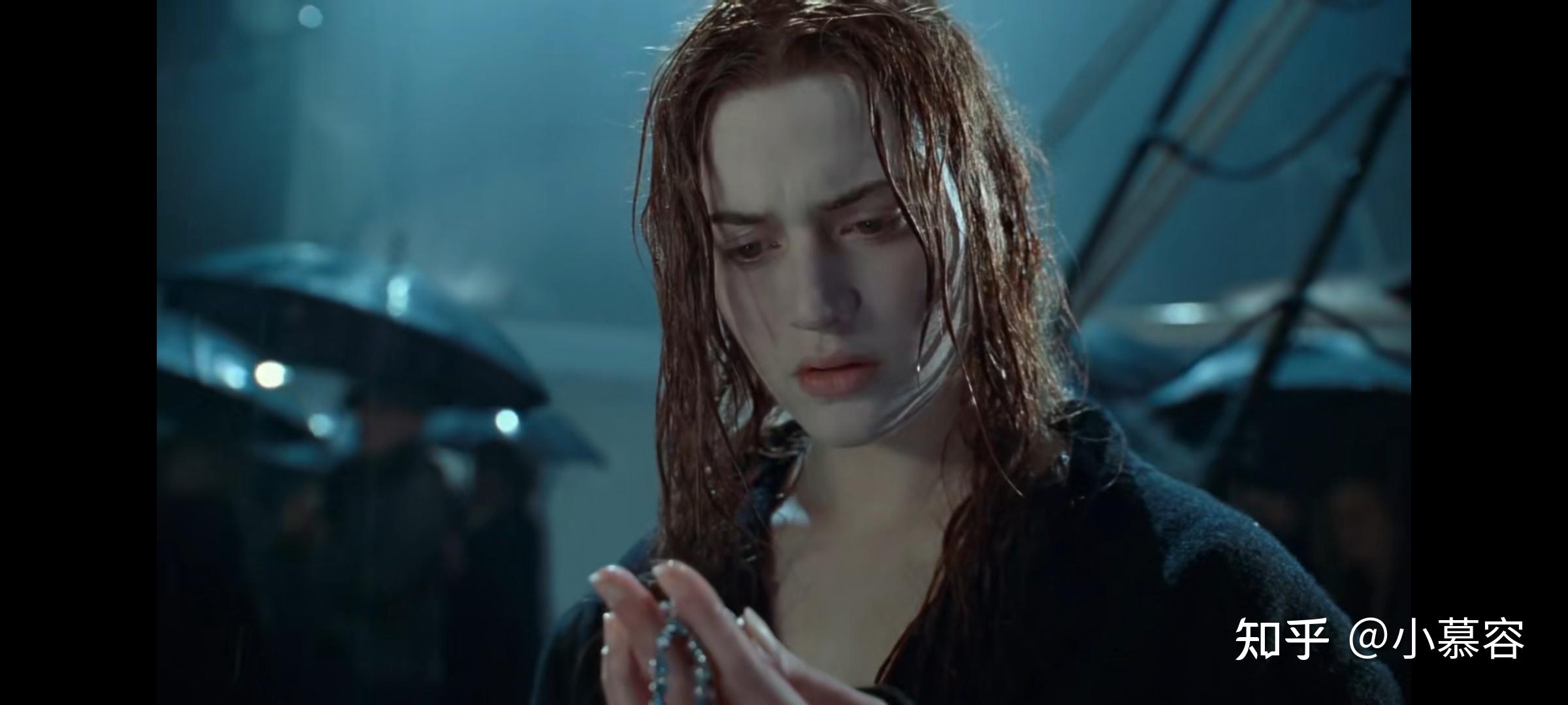 《泰坦尼克号》rose 为什么保留了卡尔送她的海洋之心一生,临终前又抛