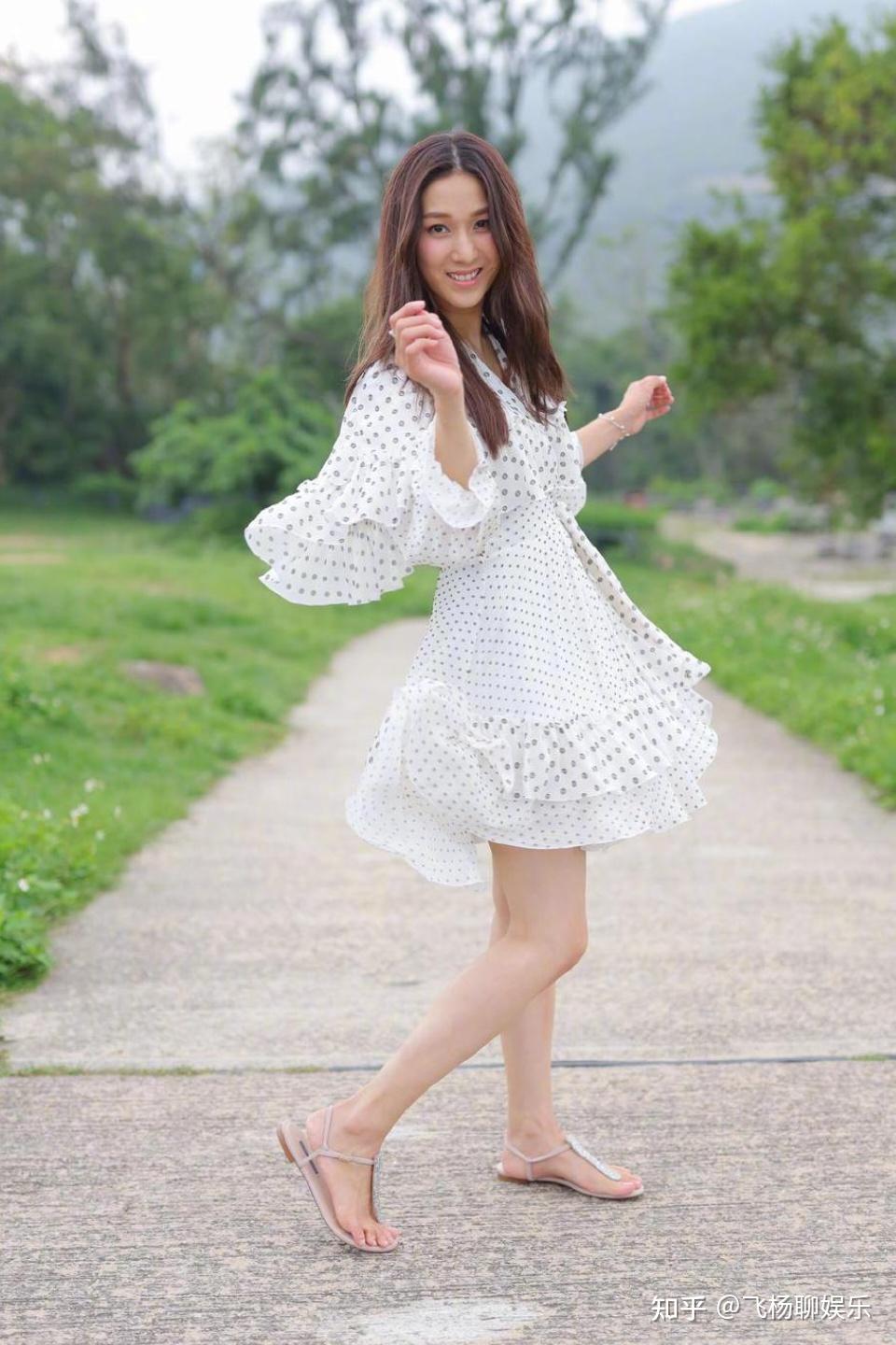 如何评价女演员钟嘉欣? - 知乎