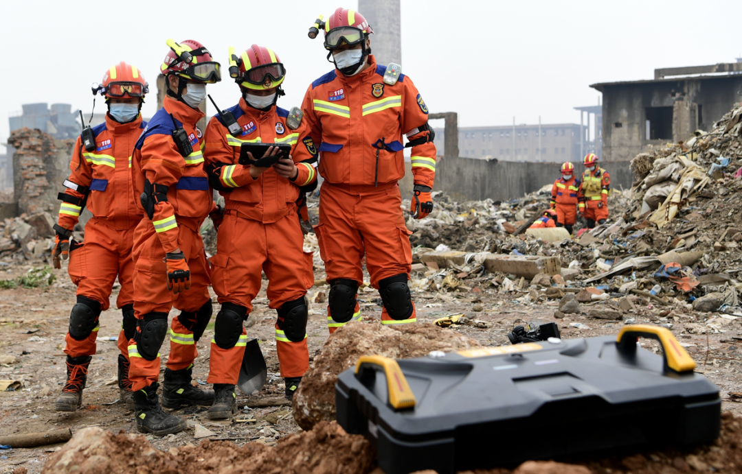 集结出发湖南消防举行跨区域地震救援拉动实战演练