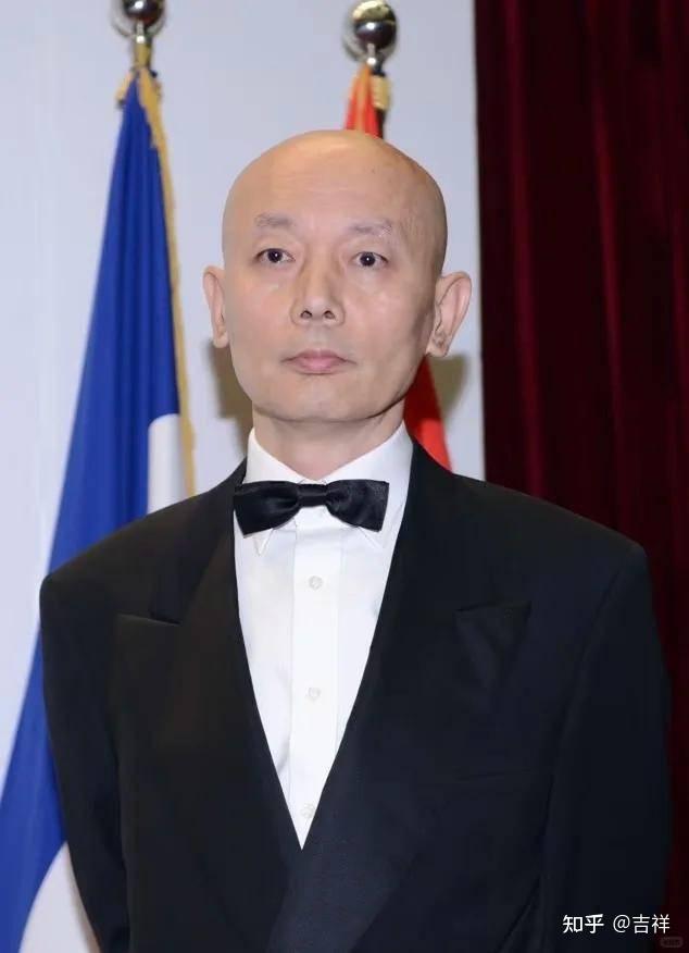岁葛优开百万跑车吃饭,携7岁男孩疑老来得子,4年前被曝光正脸