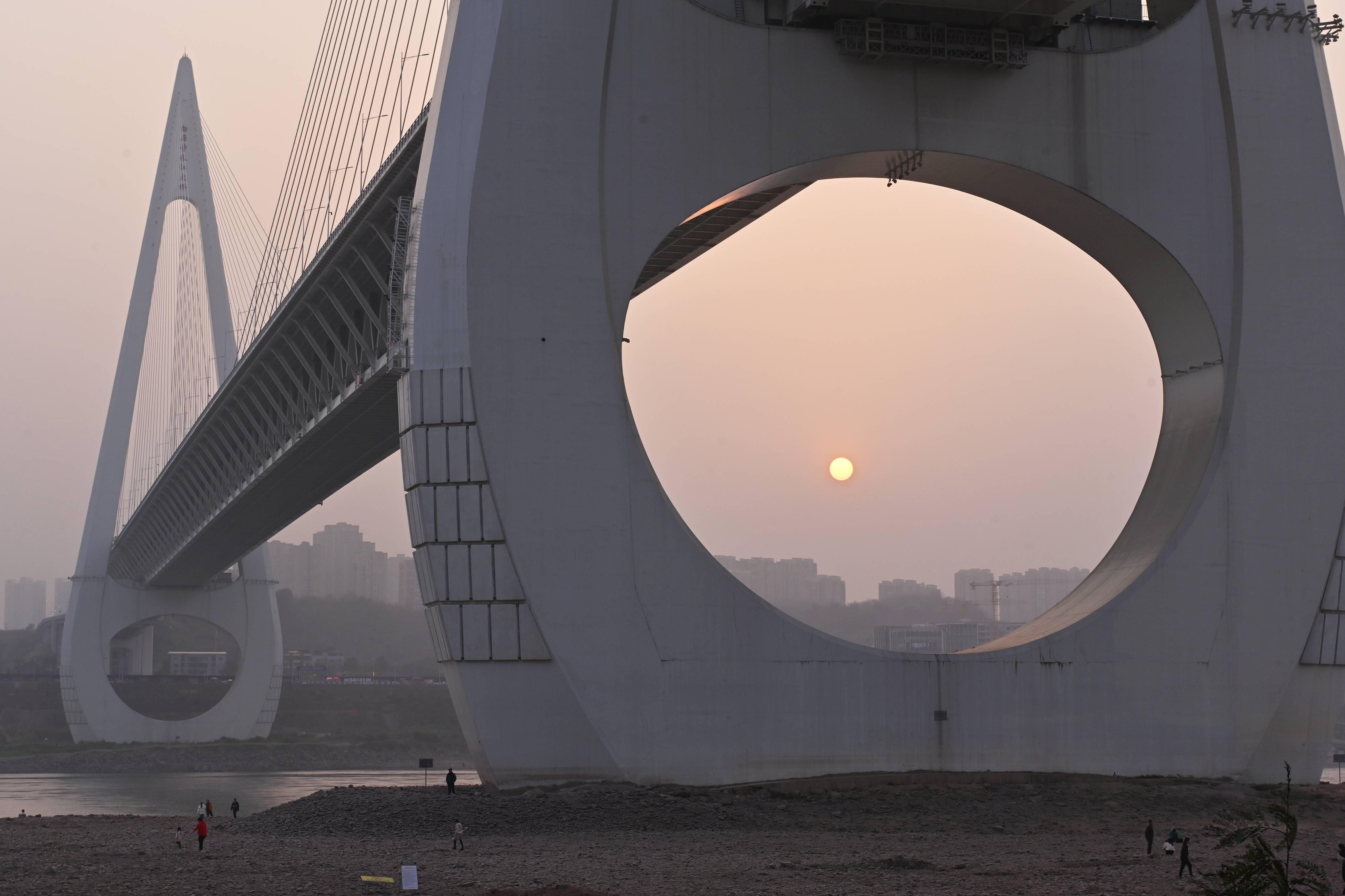 壮哉重庆市白居寺长江大桥火出圈