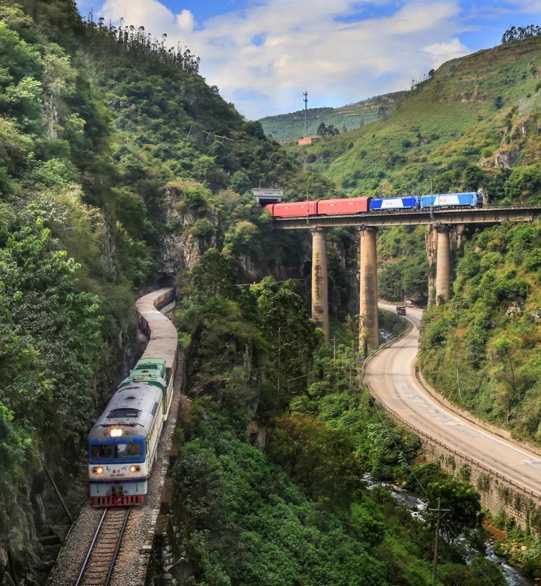 时间回到1878年清政府拆毁英国人擅自修筑的吴淞铁路中国的铁路里程重