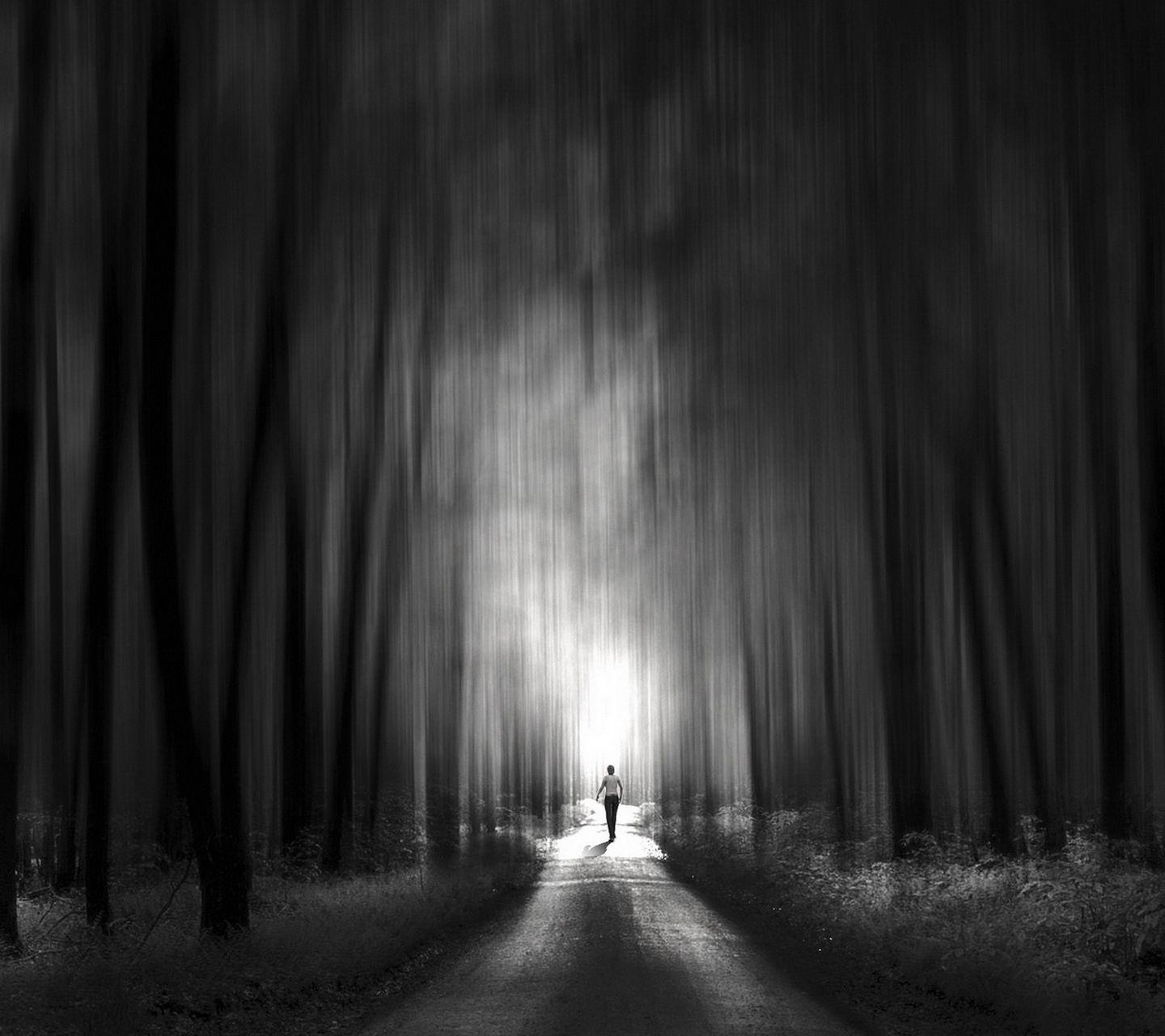 有没有什么比较丧的黑白壁纸?