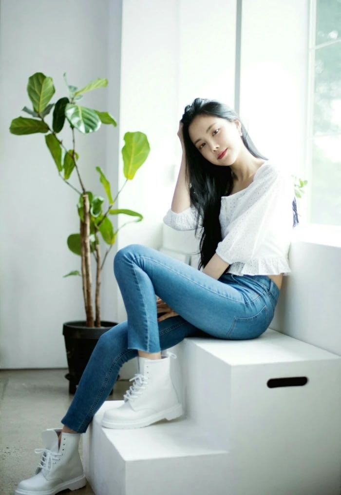 屁股大腰细的女孩都穿什么牛仔裤