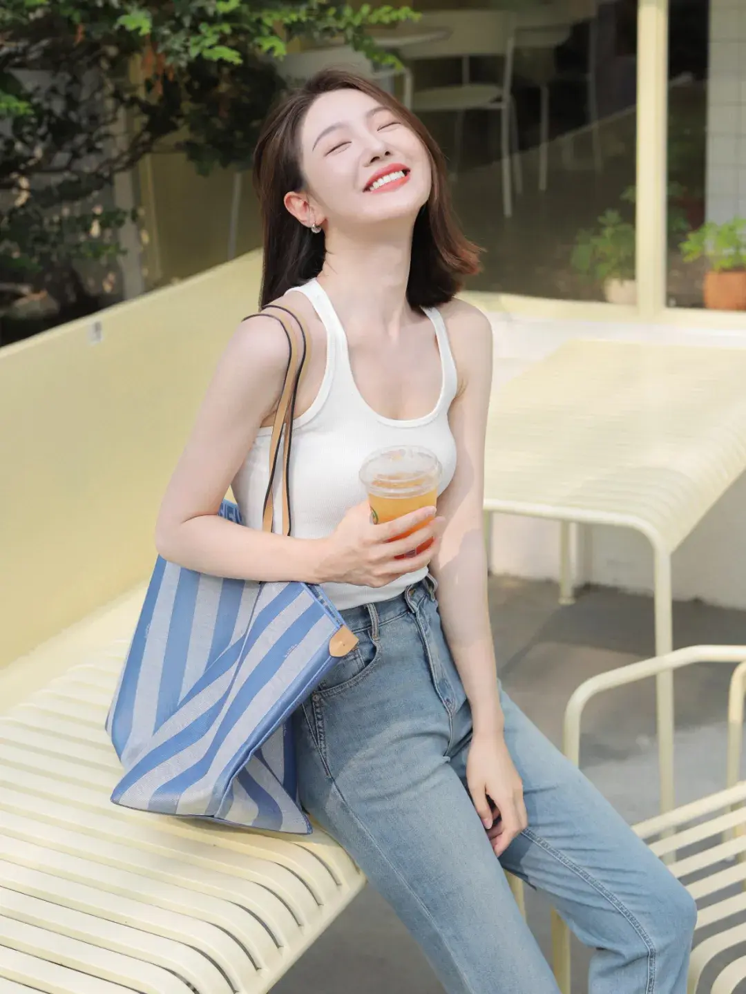 牛仔裤拍照9个拍照姿势这样拍时尚漂亮气质迷人