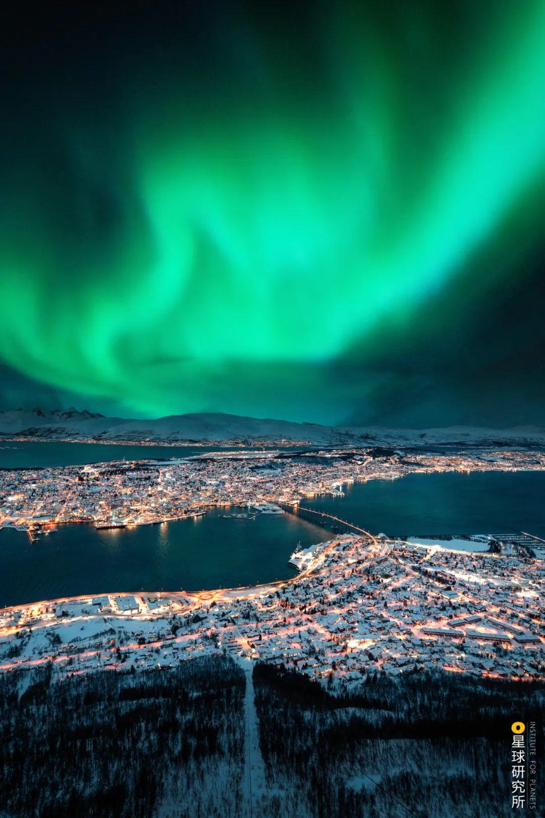 格陵兰岛已热到可穿短袖短裤,冰川每日融化达到 60 亿吨,这意味着什么