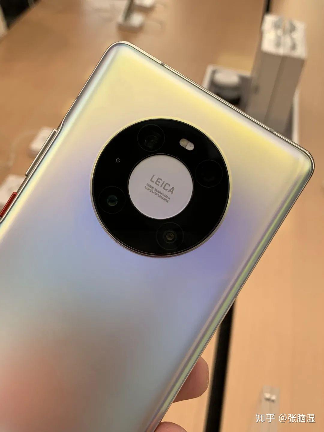 白色我个人觉得目前看到的mate40这个背部设计,是所有手机中,多摄像头