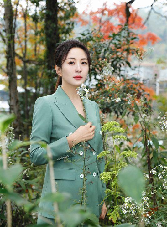 打破西装局限重塑西装风尚西装俊俏佳人杨童舒