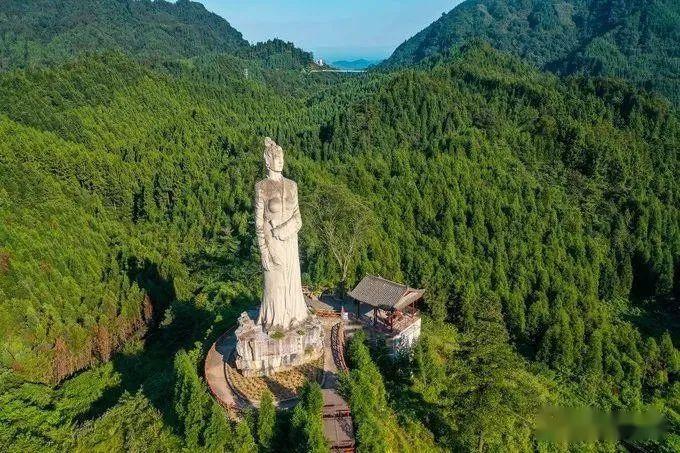 南宝山旅游景点介绍,南宝山旅游区:山水间的爱情与刺激!