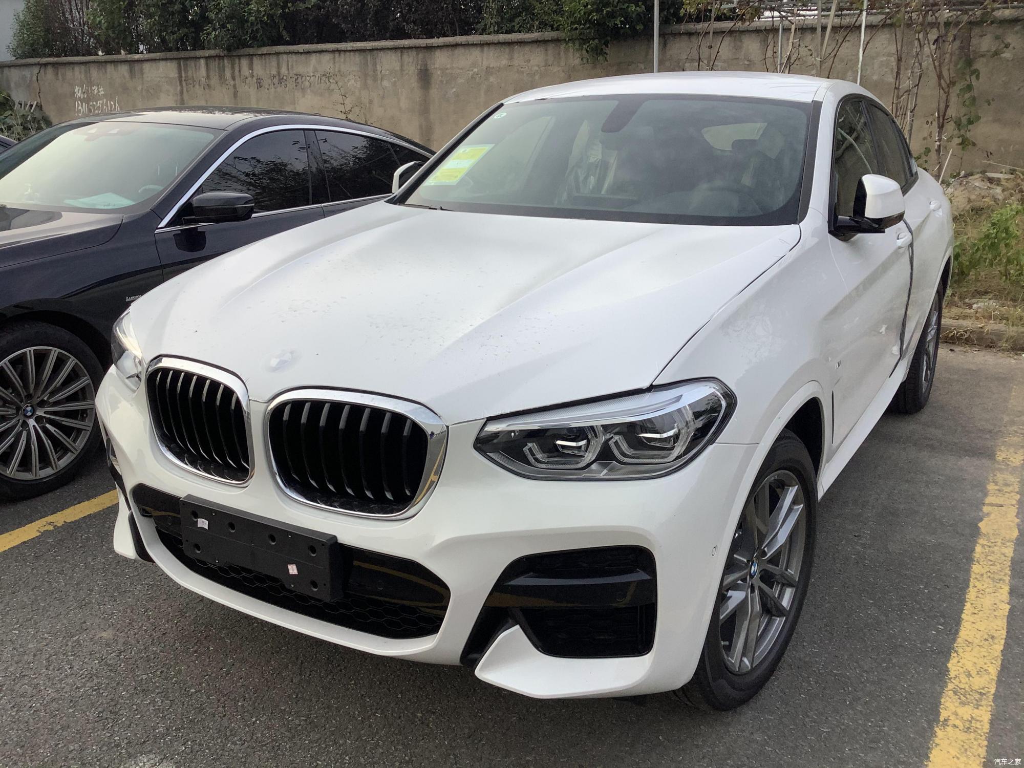 2021款宝马x4实车到店轴距2864mm配360度环绕影像换挡拨片hud