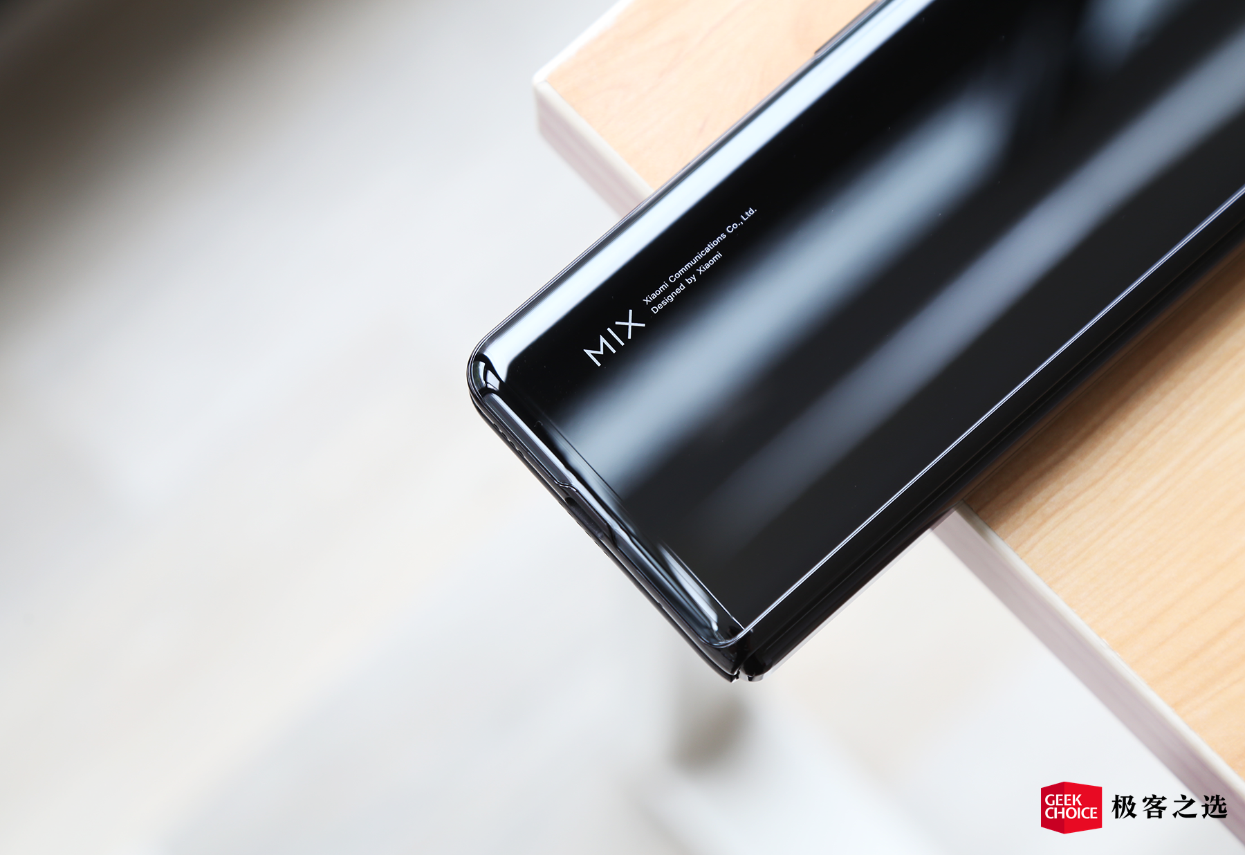 用上自研芯片,还有特别的「液态镜头」