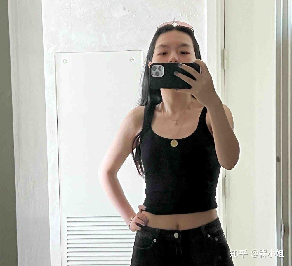 女生穿露脐装是不是会提着一口气,避免小肚子暴露? - 知乎