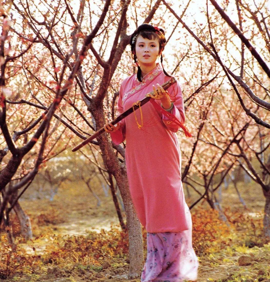 如何看待红楼梦中尤三姐和柳湘莲的爱情