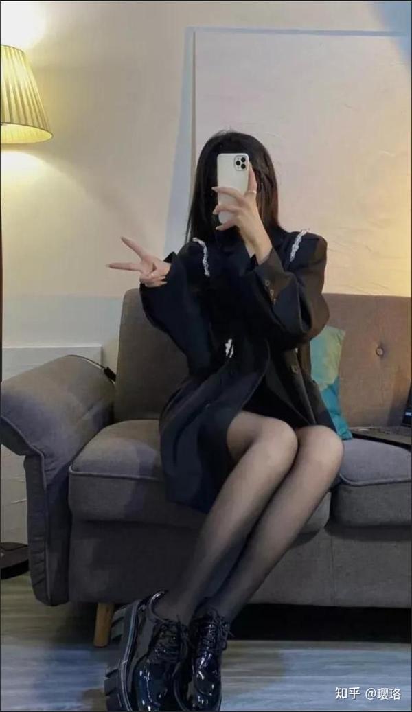 初中学校舞蹈节目要求穿黑色丝袜,不太适应穿黑丝,大家都是多大年龄