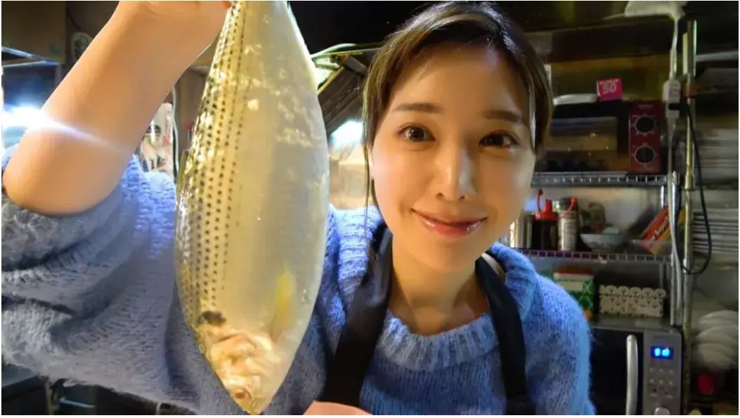 日本最美卖鱼西施名校毕业后从乐天辞职回乡卖鱼竟成为知名女社长