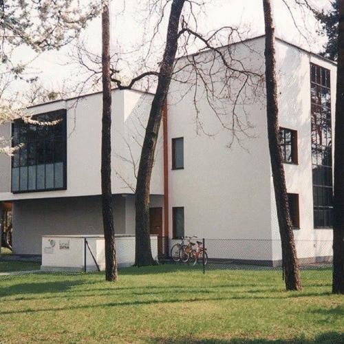 格罗皮乌斯:包豪斯学校的创始人