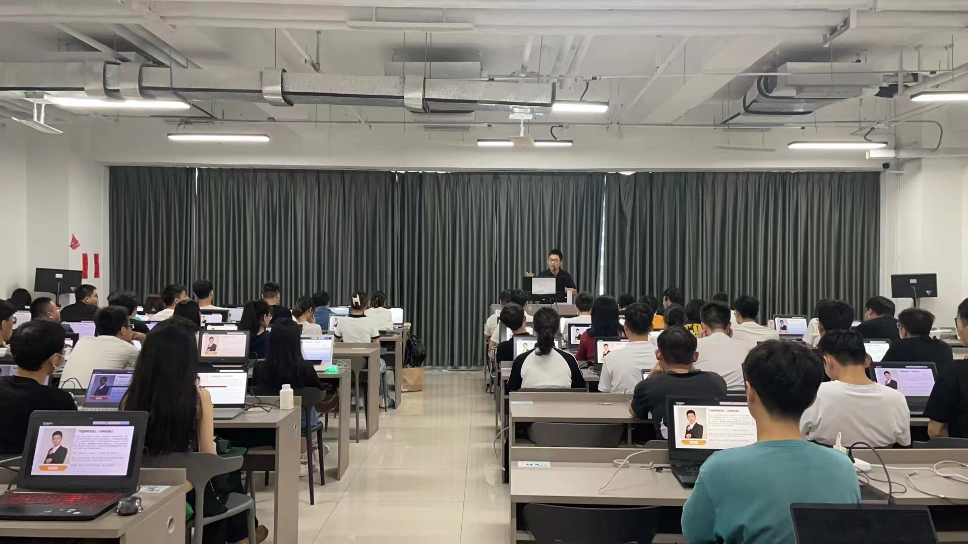 有哪些小而精的it培训机构