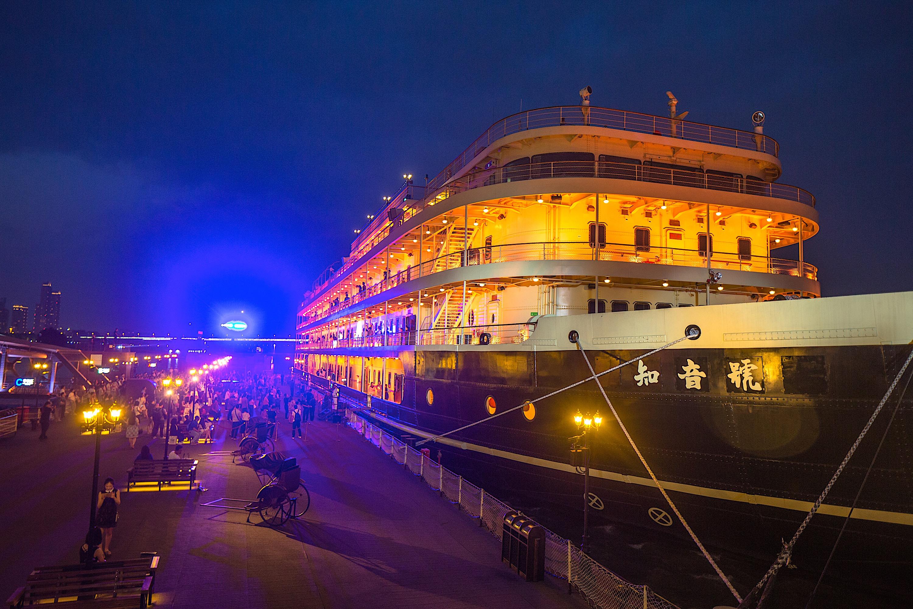 武汉有条仿古游轮可以带你体验一趟穿越之旅