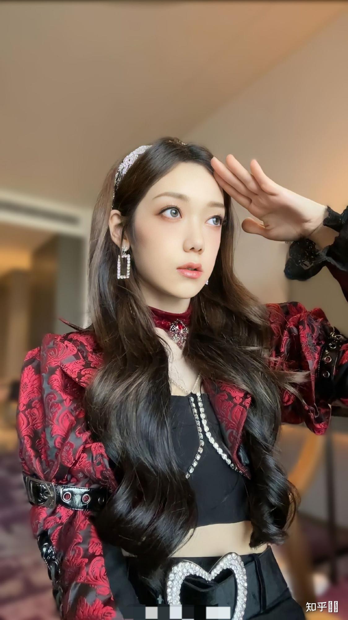 难道就我觉得希林娜依高长得奇怪吗