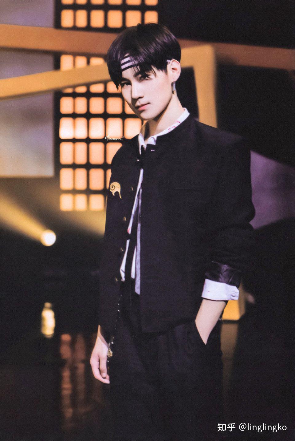 有没有张真源英雄kickit的图片啊