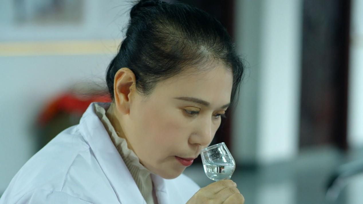 这一切荣誉的背后,有着常人看不见的付出,李明英虽然身在无辣不欢的