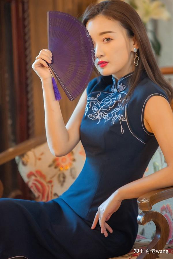 穿旗袍配袜子在什么场合不合适?