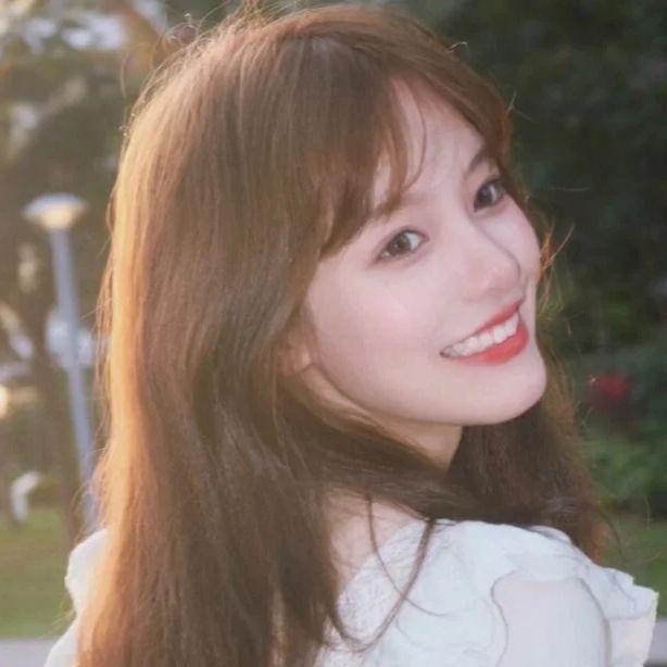 有没有爱笑女生真人头像最好是高清无水印的