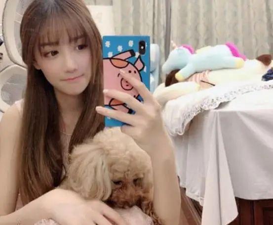 离婚后南波儿高度营业新照却被粉丝调侃咋越来越像呆妹儿