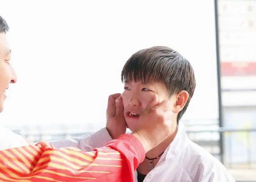 止藤片?孙颖莎:一个没有感情的奶脸莎手-孙颖莎专治各种花里胡哨