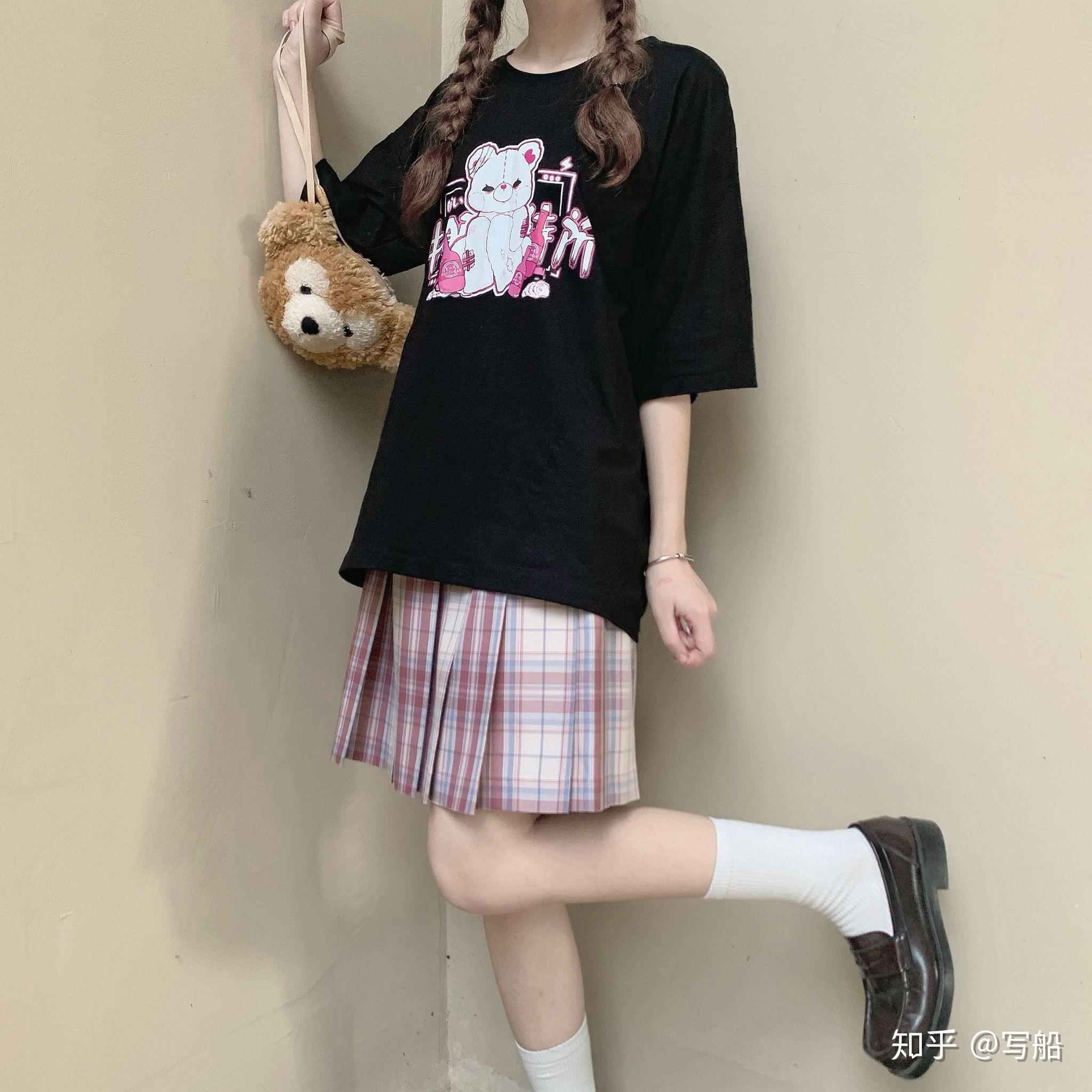 有什么可以搭jk制服格裙的上衣t恤吗