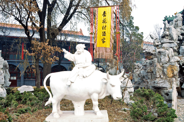 汾酒博物馆里的牧童骑牛雕塑
