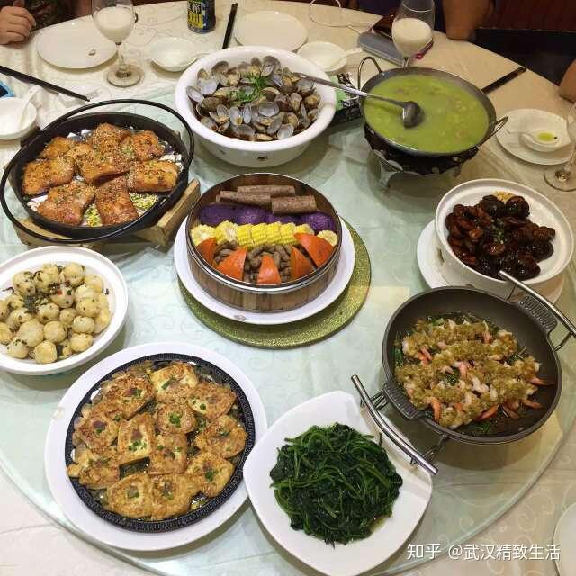 未知的餐桌带来情感的升华吃饭的背后是人情世故的升级