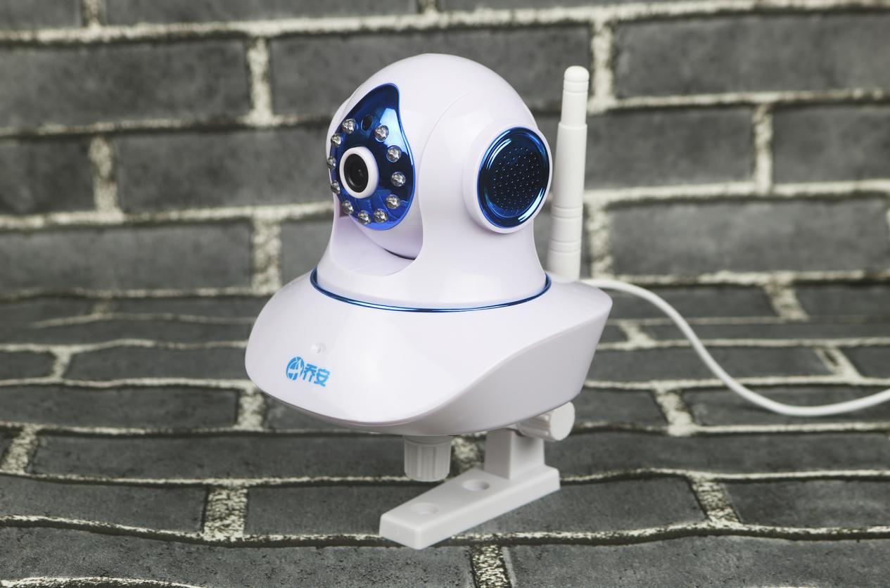 24小时全能看家机器人乔安无线智能摄像机评测