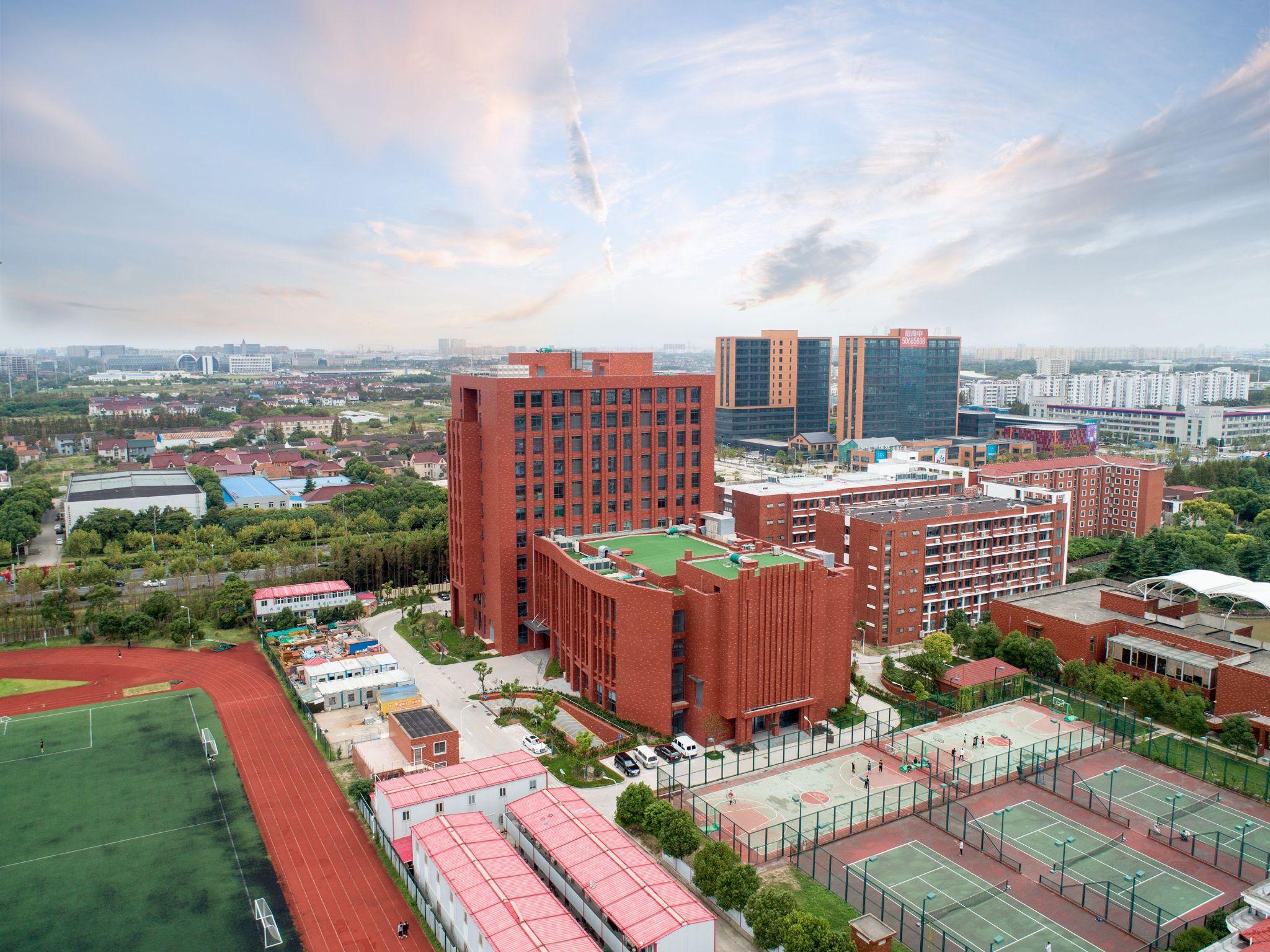 上海杉达学院