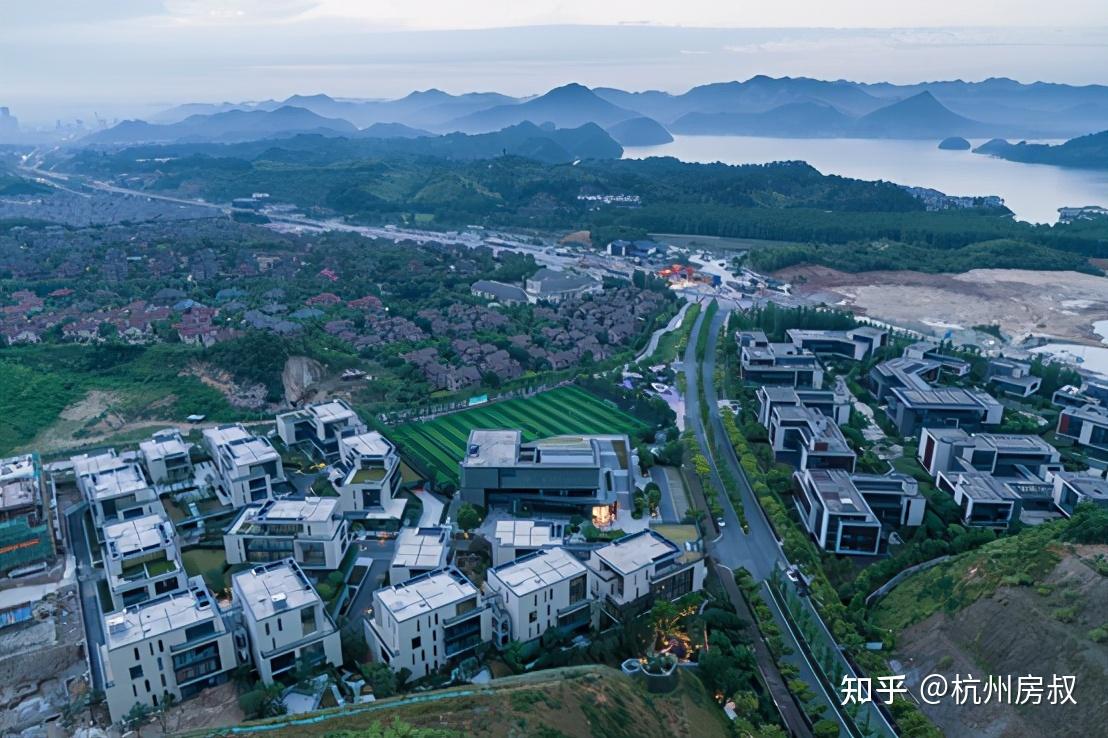 总价100万的地铁房俯瞰湖山,还有杭州最精彩的小镇生活