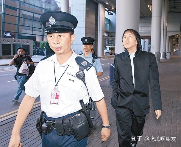 香港社团头目上海仔被捕潜逃两年落难返港近照憔悴秃顶