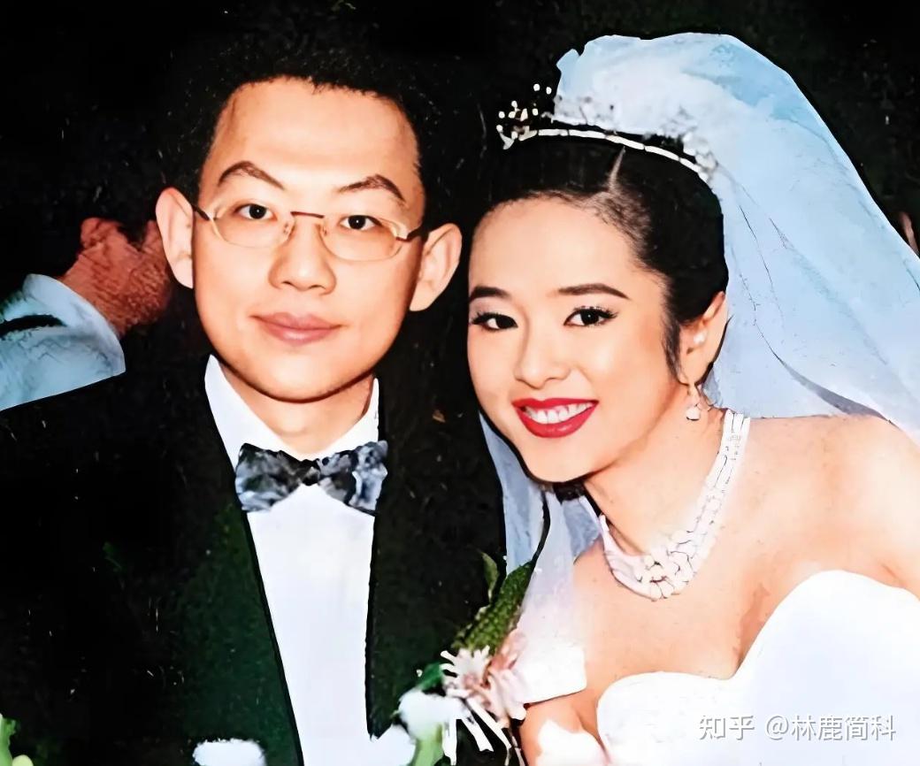 1995年,叶蕴仪拒绝了苦追她三年的林志颖,转身嫁给了千亿富豪的陈柏浩,婚后的第五年,她生下一个男孩,谁料,这个男孩却成了叶蕴仪不幸的开始! - 知乎
