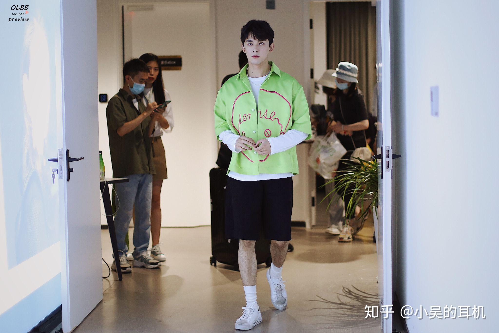 吴磊腿毛真的这么长吗? - 知乎