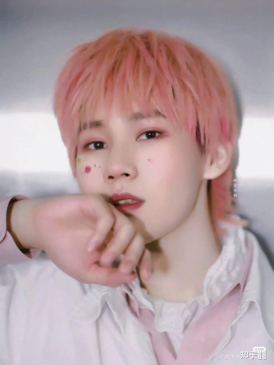 想粉张真源但不想看团了解怎么办