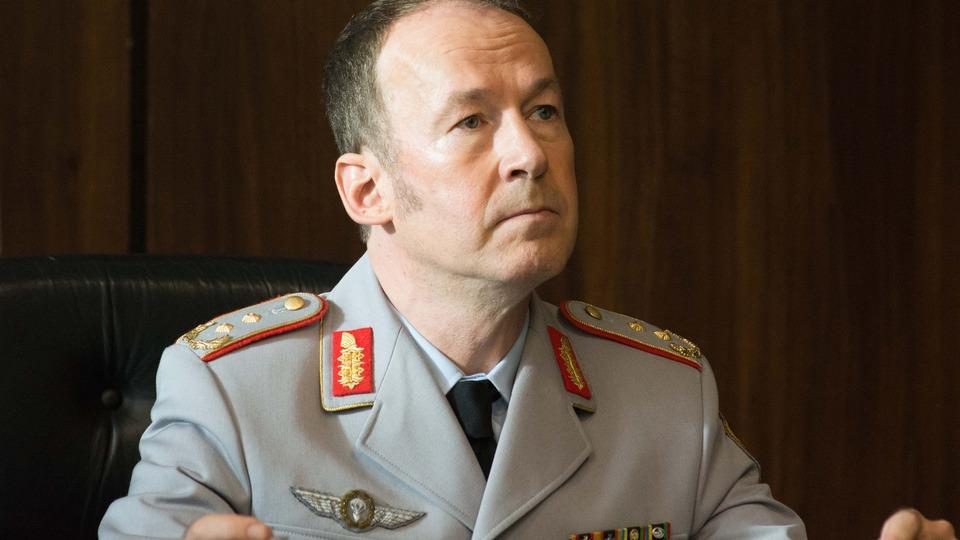 马丁的伪装身份——西德士兵莫里茨·斯塔姆(moritz stamm)——是德国