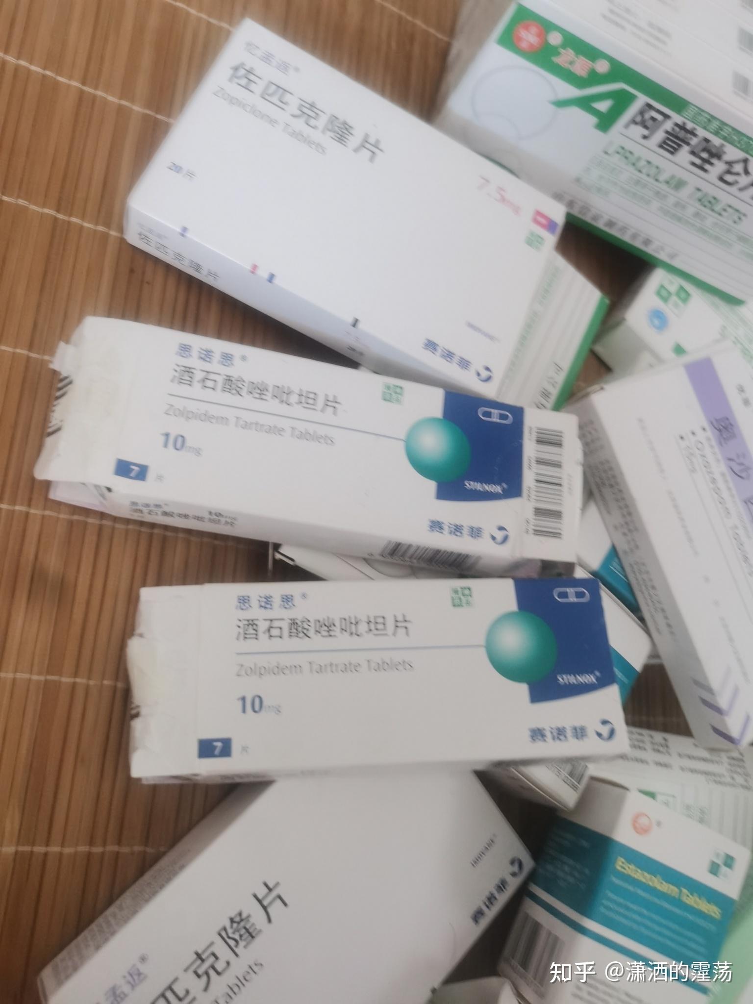 上海一跑腿员为瘾君子代配大量安眠药获刑,他的行为触犯了哪些法律?