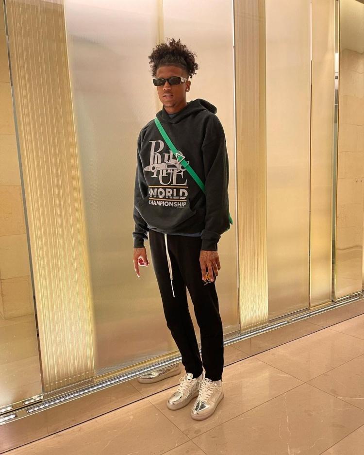 百变发型火箭新秀杰伦格林晒最新个人照