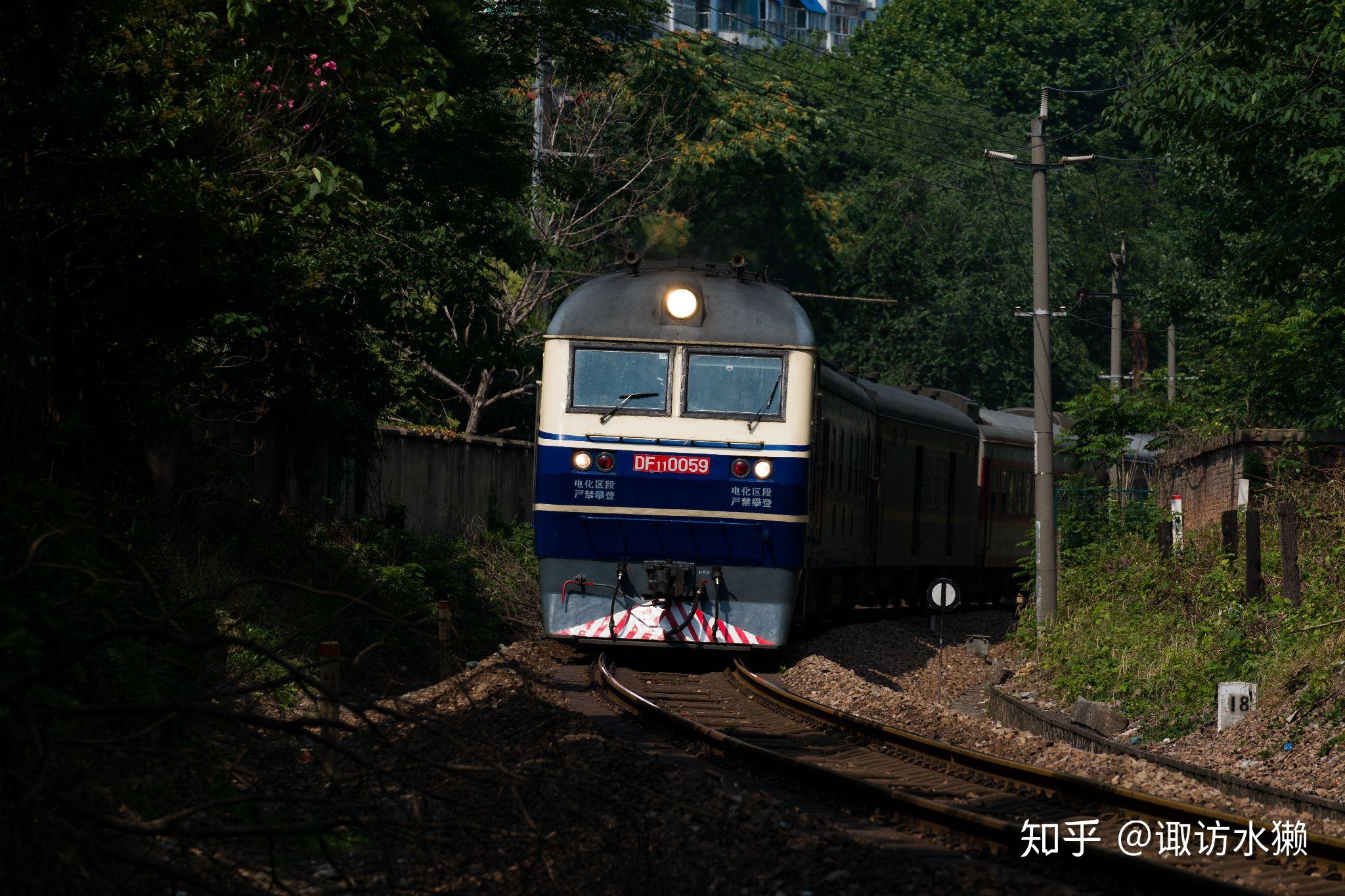 晚上乘坐d718前往天津西,由于担当列车为动力集中型动车组列车就没有