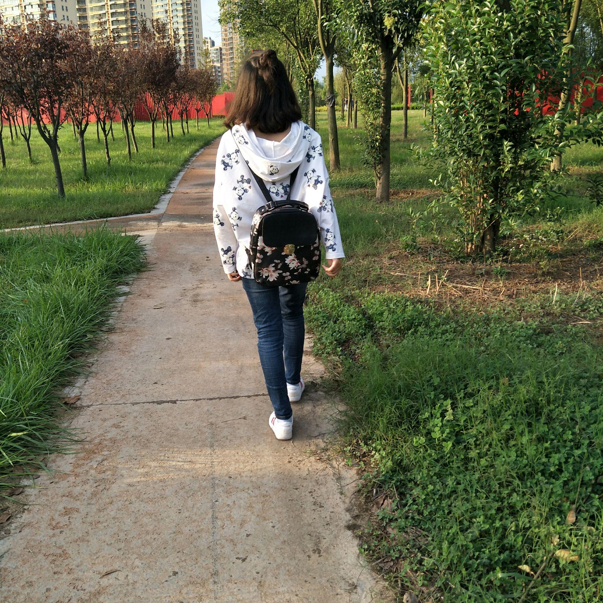 手机或相机里有哪些你拍的很美的背影