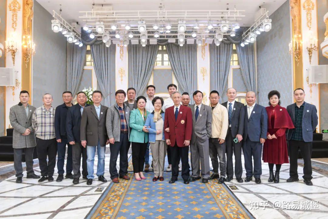 四川省人大代表,成都大蓉和餐饮管理有限公司董事长刘长明先生;"师承